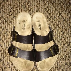 Double buckle men’s sandals